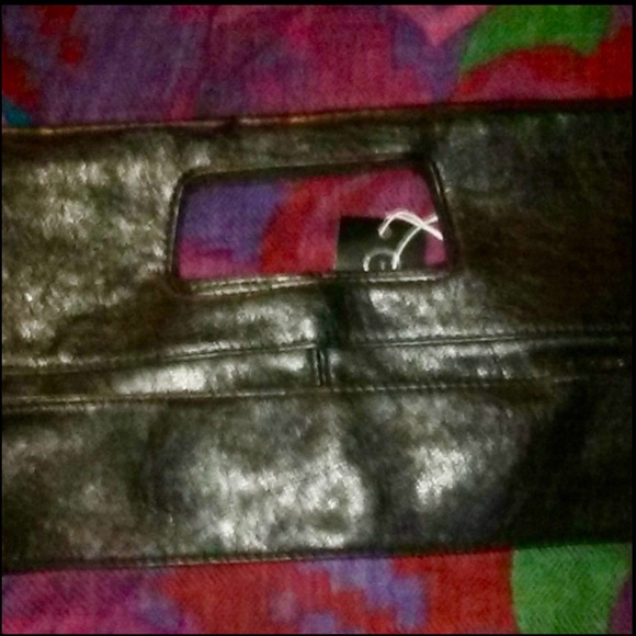 CLUTCH - Picture 2 of 6